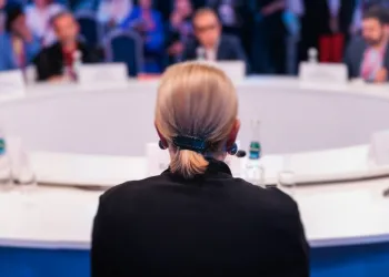 Ardıl Tercüme Teknikleri: Hızlı ve Doğru Çeviri İçin Yöntemler