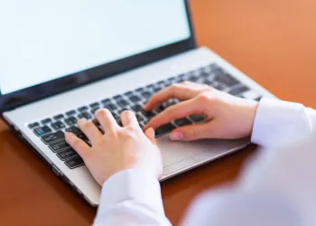 Glovega Tercüme ile Dil Bariyerlerini Aşın