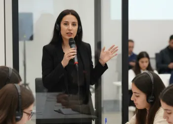 Simültane Tercüme Nedir? (Anlık Çeviri Rehberi)